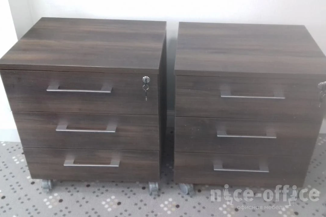 Тумба мобильная 3 ящ. Стандартные колеса 416x460x611 Style Project фото в интерьере 1